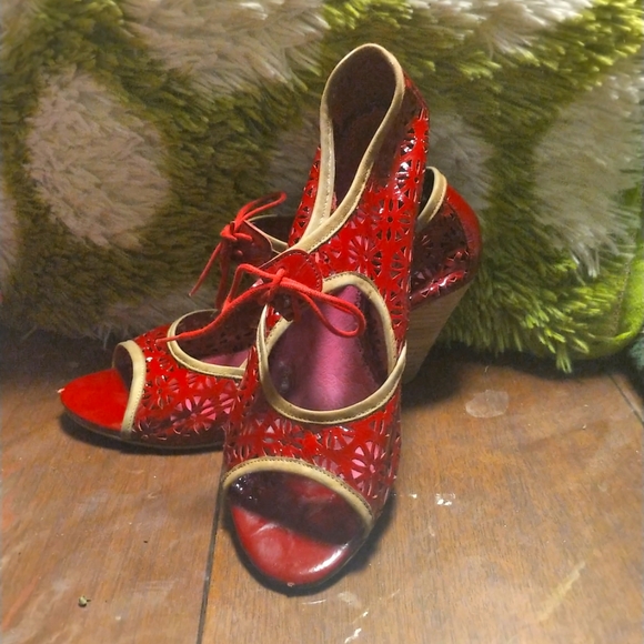 Red patent leather lace up heels size 11 (or 42) - Picture 1 of 2